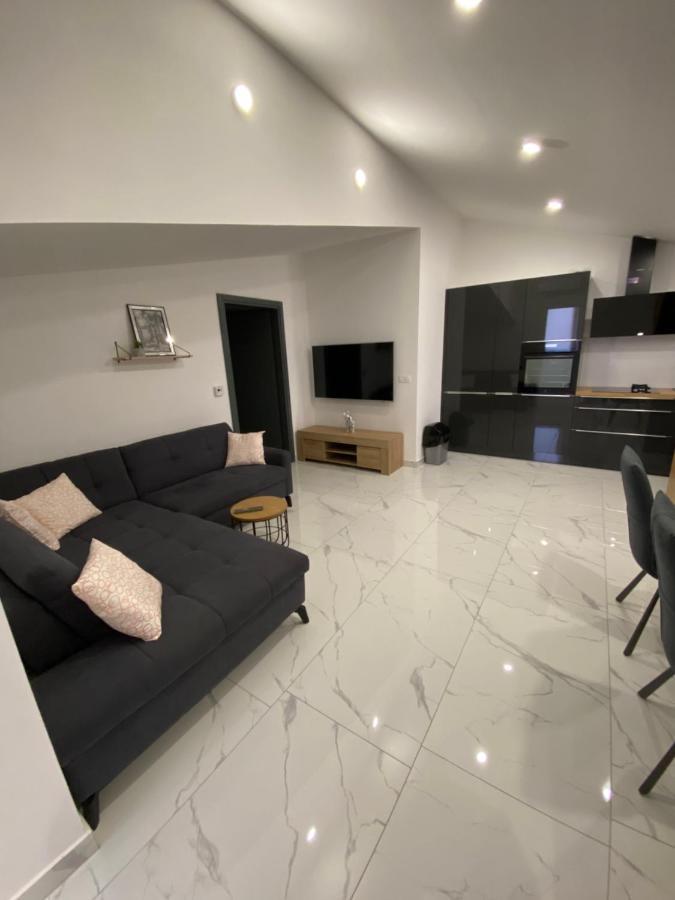 “marko” With Heated Pool! Villa