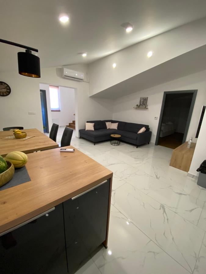 “marko” With Heated Pool! Villa Nin