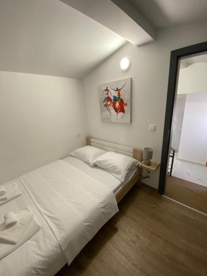 “marko” With Heated Pool! Villa
