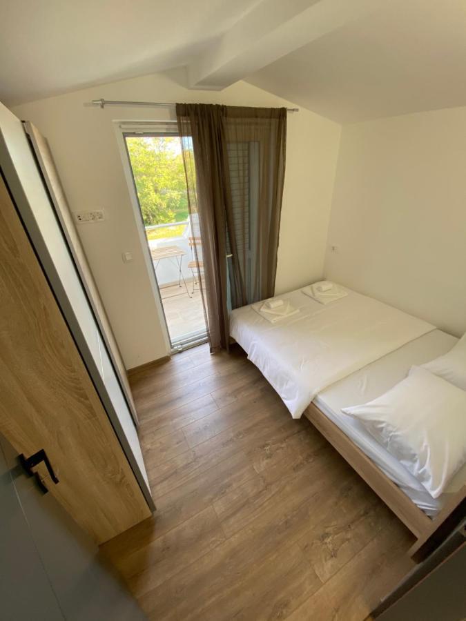 Villa “marko” With Heated Pool! Nin