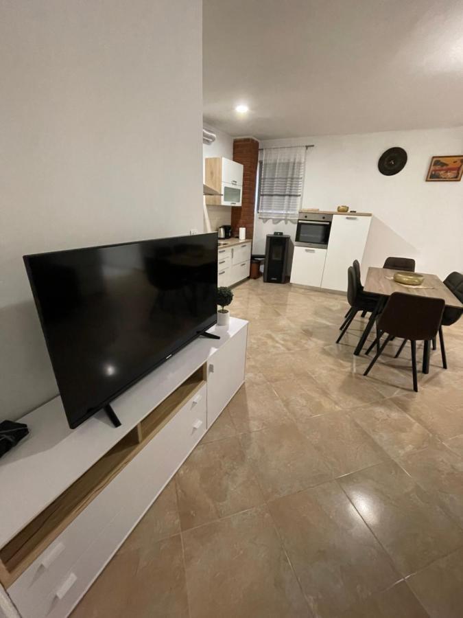 “marko” With Heated Pool! Villa